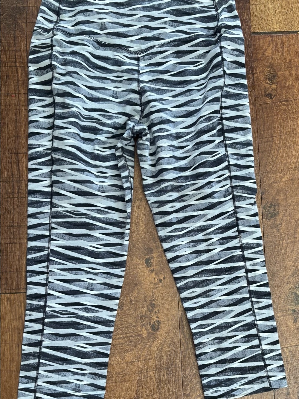Nike legendary criss cross leggings cropped woman Sz Medium drifit - Picture 6 of 8
